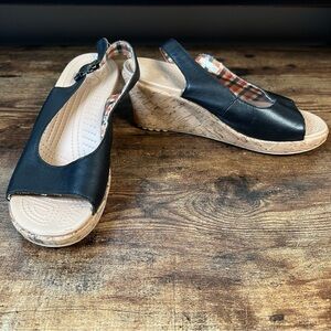 Crocs Cork‎ Wedge Slingback Peep Toe Black Plaid Interior Women's 8